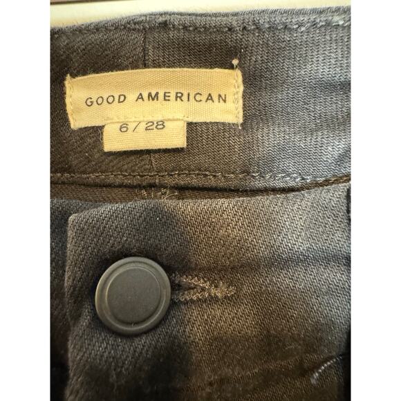 Good American Good Legs Crop Mini Boot Darted Back Pocket + Exposed Buttons 6/28 - Picture 5 of 7